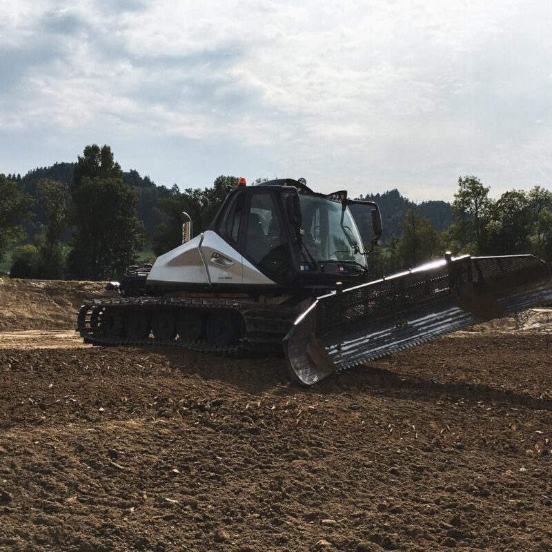 Pistenfahrzeug Reklutivierung Baustelle